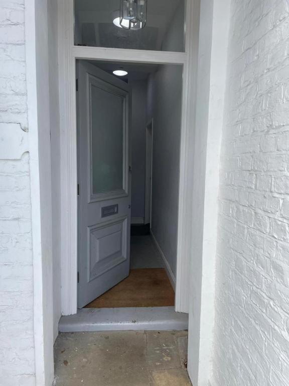Stylish 1 Bed Flat With Private Terrace In Wimbledon - 3 The Queens London Eksteriør billede