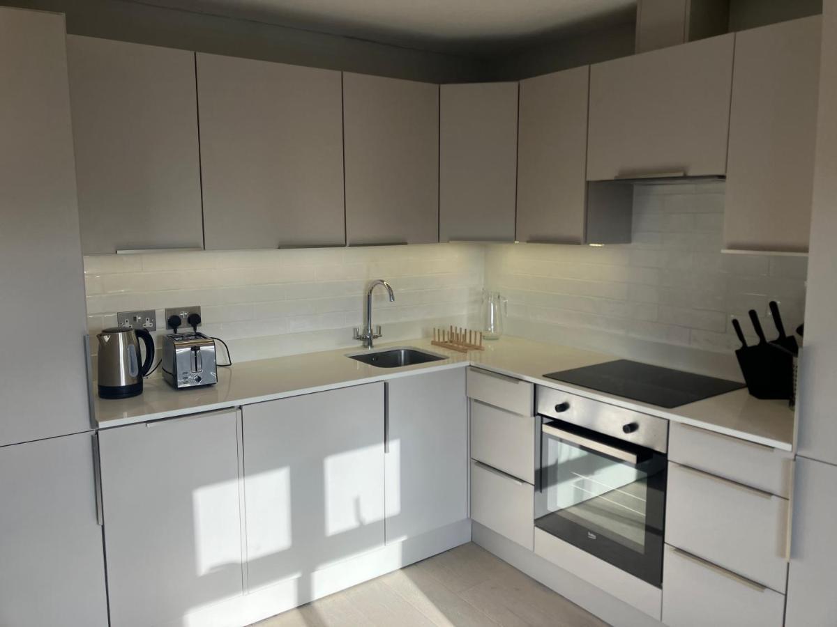 Stylish 1 Bed Flat With Private Terrace In Wimbledon - 3 The Queens London Eksteriør billede