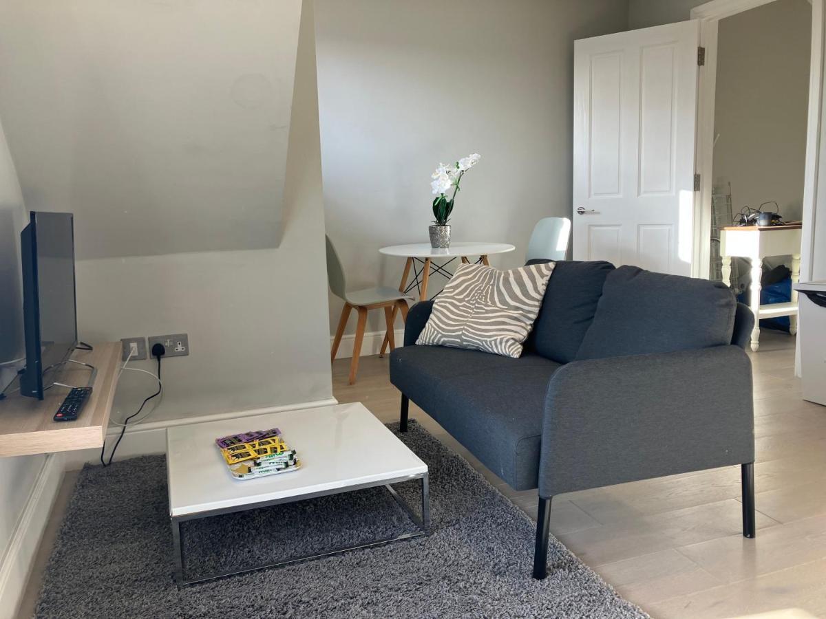 Stylish 1 Bed Flat With Private Terrace In Wimbledon - 3 The Queens London Eksteriør billede